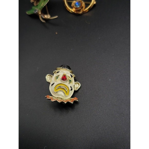 Vintage small metal Clown face Brooch - Picture 1 of 8